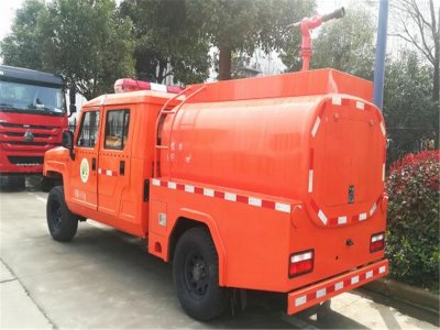  北汽勇士四驱森林消防供水车 2吨水
